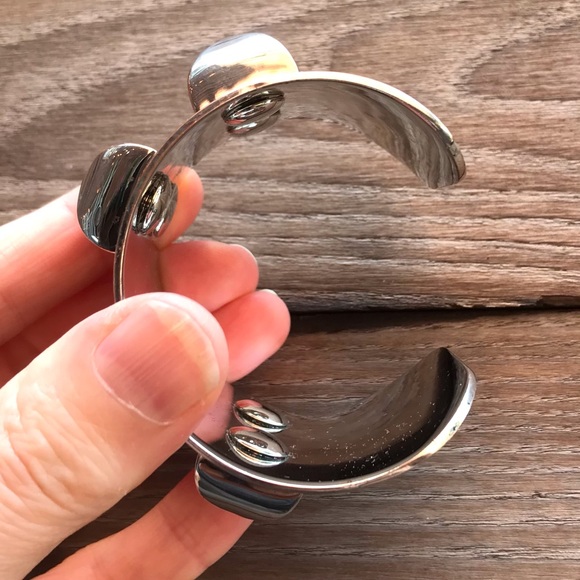 Vince Camuto Bold Chunky Pyramid Stud Studded Cuff - Picture 3 of 15